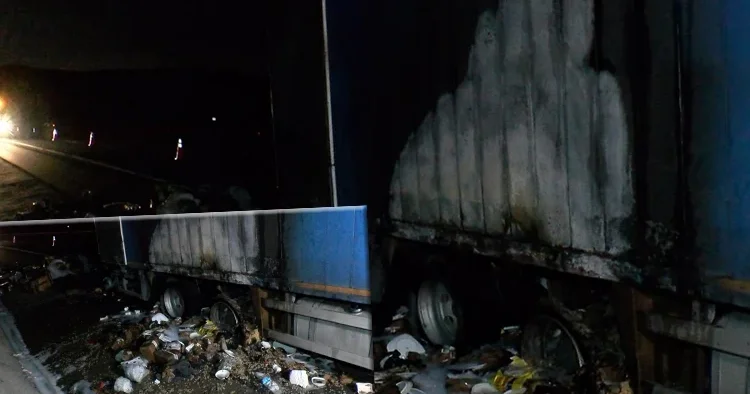 Seyir halindeki kamyon alev aldı! Kuzey Marmara Otoyolu’nda korku dolu anlar