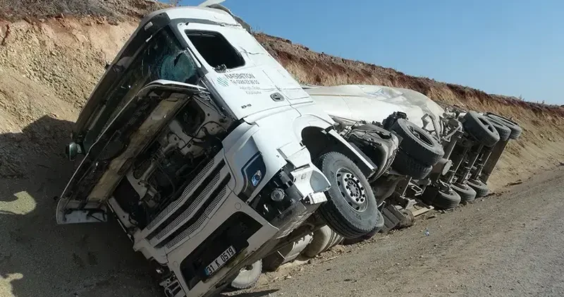 Kilis te zircirleme kaza; beton mikseri devrildi