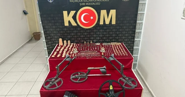 İzmir deki operasyonda 1142 adet tarihi eser ele geçirildi İzmir Haberleri