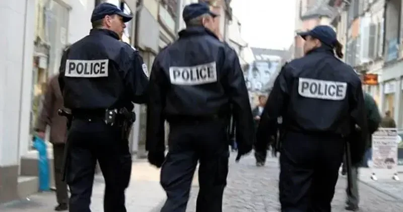 Fransa da araç kalabalığın arasına girdi: 9 yaralı