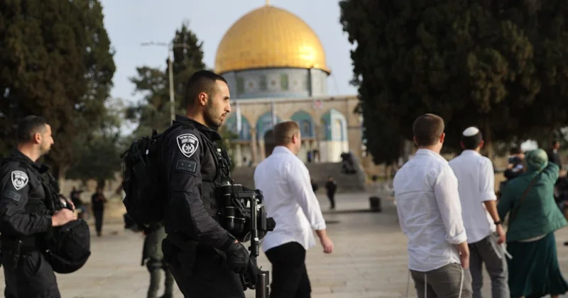 Ekimde Aksa ya 27 kez baskın yapıldı, Harem i İbrahim Camii nde ezan 96 defa engellendi