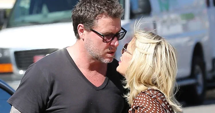 Eski eşlerine ihanet edip yuva kurmuşlardı... Evlilik 18 yıl sürdü... Beş çocuklu ünlü çift boşandı