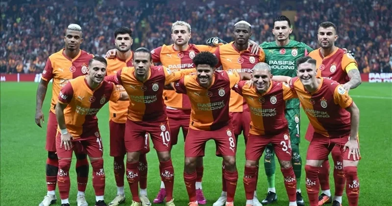 AJAX GALATASARAY CANLI Galatasaray, Ajax deplasmanında! Okan Buruk un 11 i belli oldu...