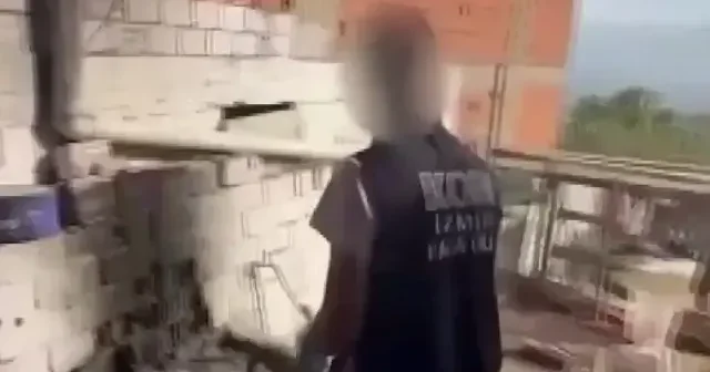 İzmir de kaçakçılık operasyonu: Piyasa değeri 5 milyon TL olan 1142 adet eser ele geçirildi VİDEO İZLE