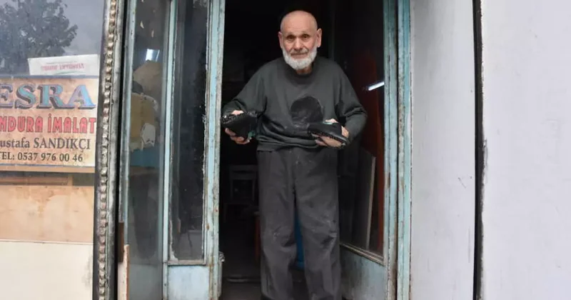 60 yıldır el emeğiyle deri ayakkabı imal ediyor