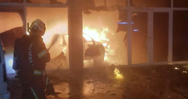 Oto galeri kundakladı; 5 otomobil hasar gördü Denizli Haberleri