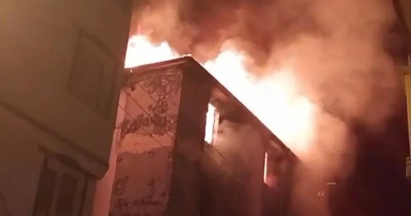 Gaziantep te 4 katlı rezidans alevlere teslim oldu