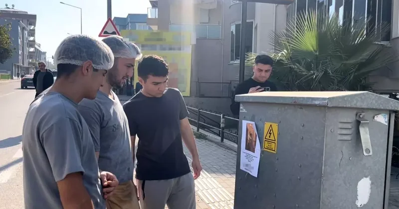 Fotoğrafı gören uzun uzun baktı: Kızlarınızı bu adamdan uzak tutun yazılı afişler ortalığı karıştırdı