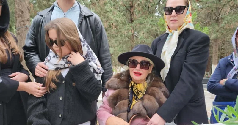 Banu Alkan, kardeşinin cenaze töreninde gözyaşlarına hâkim olamadı Magazin haberleri