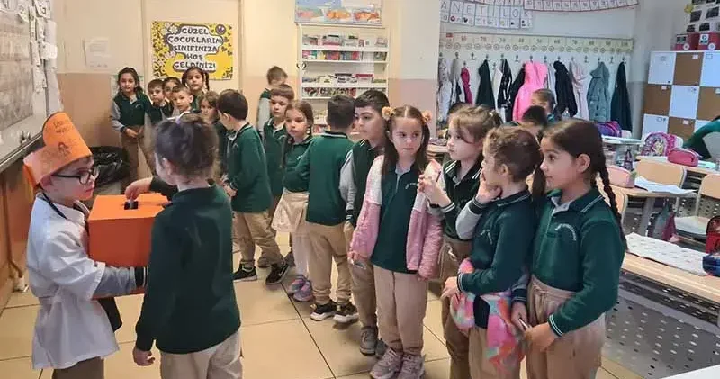 İlkokul öğrencileri, harçlıklarını LÖSEV e bağışladı