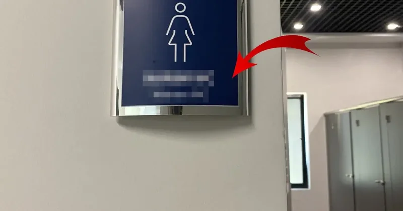 Kadın WC tabelası gitti, yerine gelen bir hayli ilginç