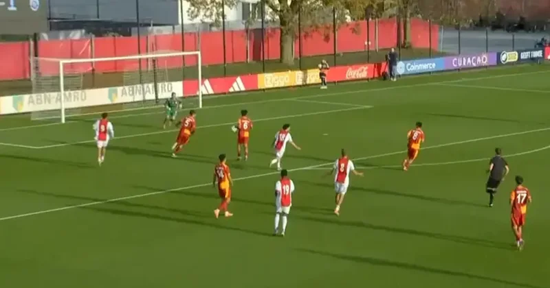 Galatasaray U19 Hollanda da dağıldı: Ajax U19 dan farklı galibiyet: Maça Emre Ünüvar damga vurdu Fanatik Gazetesi Galatasaray (GS) Haberleri Spor