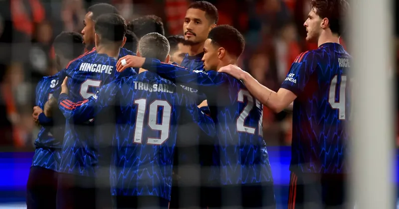 Arsenal ın Devler Ligi nde bileği bükülmüyor