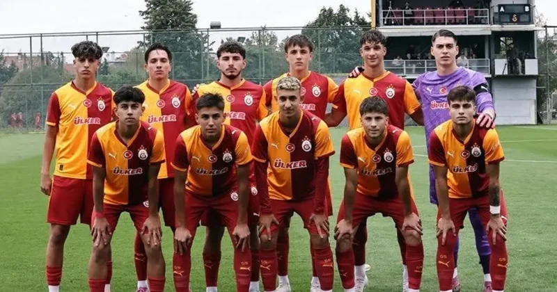 9 gollü maçta Galatasaray hezimete uğradı! Ajax ın Türk yıldızı şov yaptı