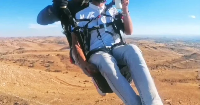 Yamaç paraşütü yapıp, gökyüzünde ayran içtiler Batman Haberleri