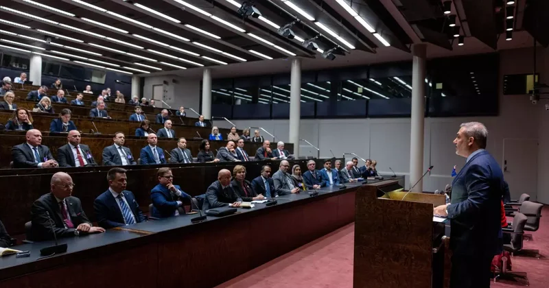 Bakan Fidan Finlandiya Parlamentosunda konuştu