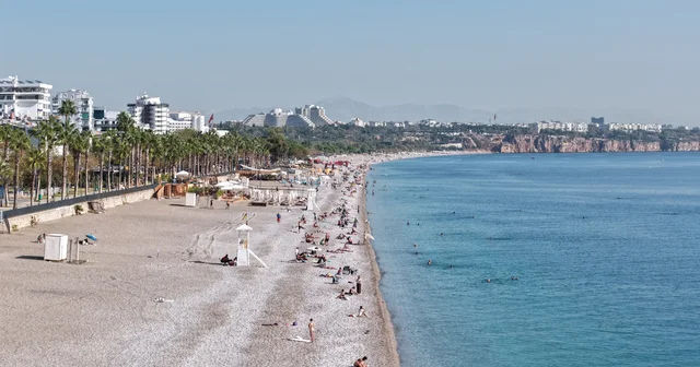 Konyaaltı Sahili nde kasım ayında deniz keyfi Antalya Haberleri