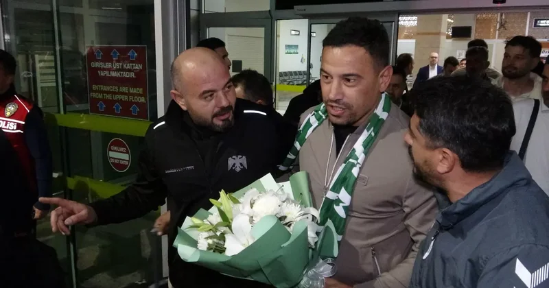 Çağdaş Atan çiçeklerle karşılandı