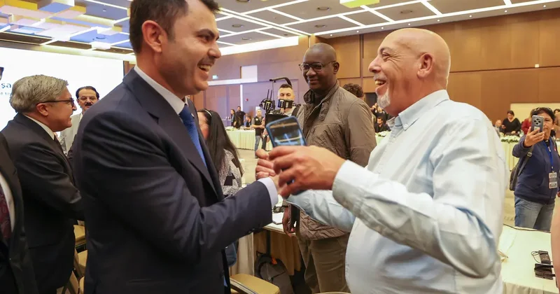 Dünyanın dört bir yanından gazeteciler deprem bölgesini ziyaret etti! Bakan Kurum: Büyük projemiz uluslararası anlamda iz bıraktı