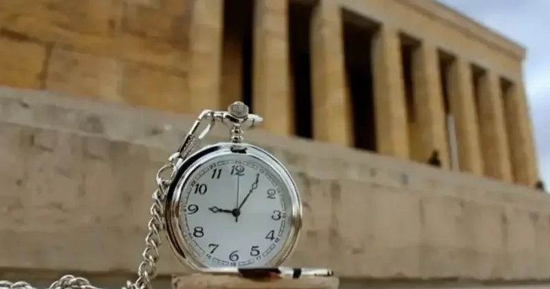 10 Kasım 2025 hangi gün, resmi tatil mi? 10 Kasım Pazartesi okullar kapalı mı, üniversitelerde ders var mı? Son Dakika Haberleri