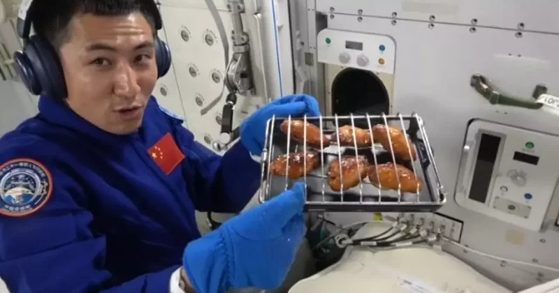 Uzayda ızgara! Çinli taykonotlar et ve tavuk pişirdi!