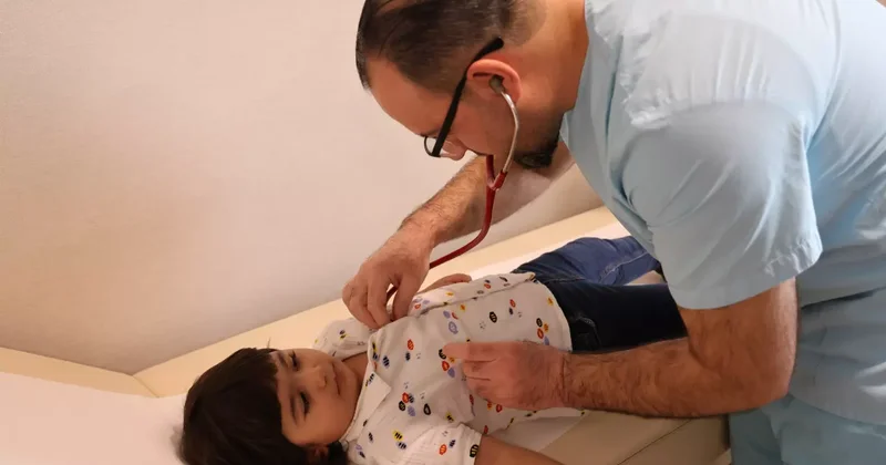 200 binde bir görülen hastalık! 2 yaşındaki çocuğun göğüs boşluğu bağırsakla doldu!