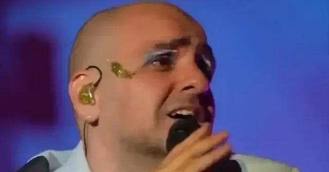 Bartu Küçükçağlayan sahnede yaptığı iğrenç festival tanımı büyük tepki çekti VİDEO İZLE