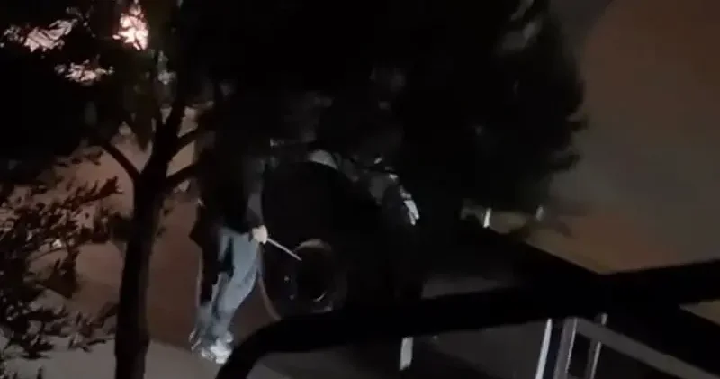 Ataşehir de çöp kamyonu şoförüne levyeli saldırı; kavga kamerada