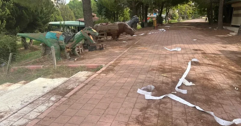 CHP’li belediye görkemli törenle açmıştı: Milyonluk park tehlike yuvası oldu! Milletin paraları böyle çöpe atılıyor