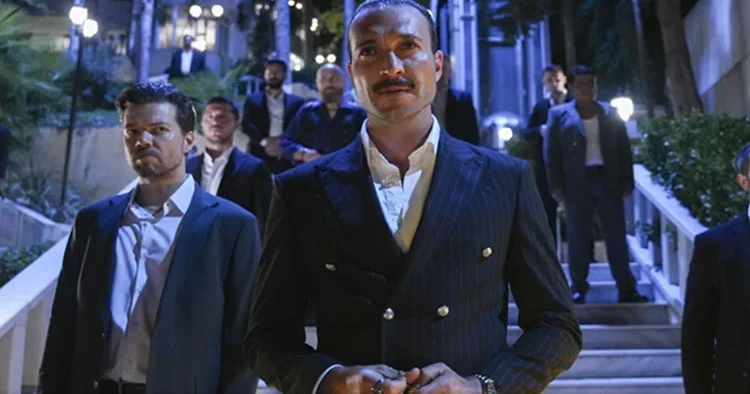 Artık kötü karakterler seviliyor Eli öpülesi Kadir Baba!