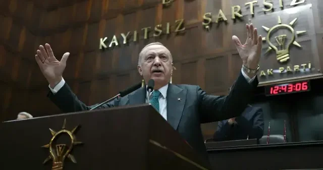 Cumhurbaşkanı Erdoğan’ın sözleri ayakta alkışlandı: 23 yılda imanlı ve yerli bir gençlik yetiştirdik VİDEO İZLE