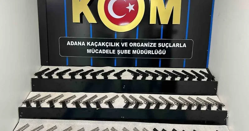 Adana’daki suç örgütlerine silah getiren 2 şüpheli tutuklandı: 53 tabanca ele geçirildi