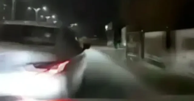 Elazığ’da makas terörü kamerada: Araca çarptı bir şey olmamış gibi olay yerinden kaçtı VİDEO İZLE