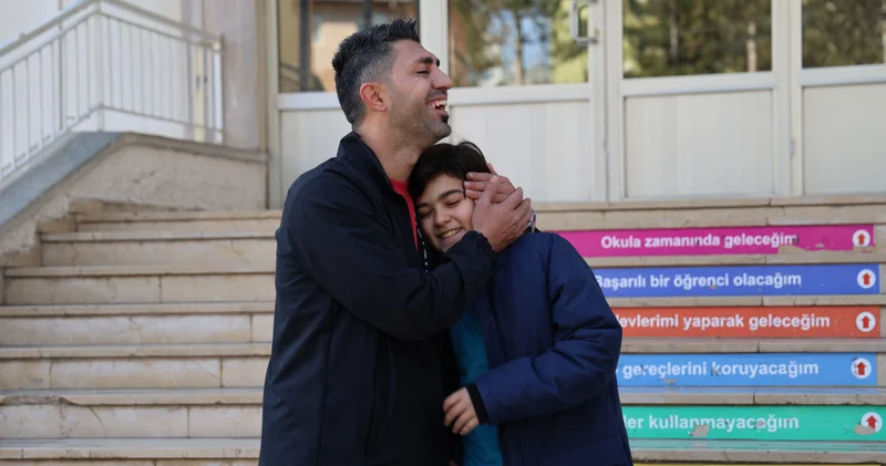 Nefes borusuna mandalina kaçan öğrenciyi öğretmeni kurtardı Sağlık Haberleri