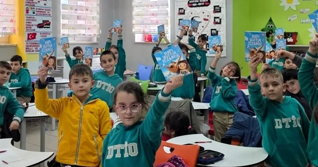 Demirkent TOKİ Ortaokulu nda Kitapla Büyüyen Aile Projesinin ikinci buluşması gerçekleştirildi Erzincan Haberleri