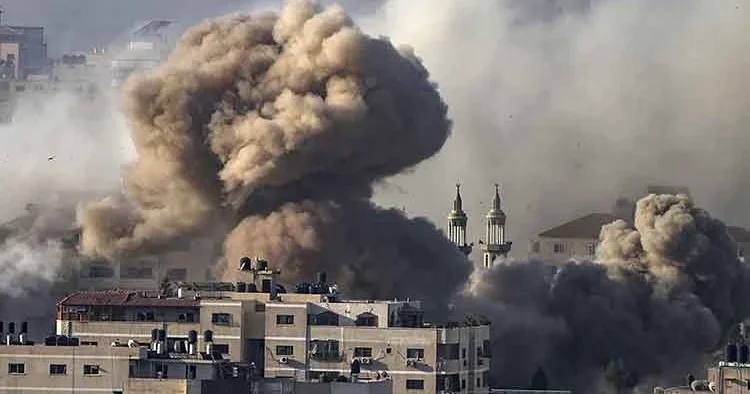 İsrail bombalamayı sürdürürken Trump’a göre Gazze’de ikinci aşama yakın