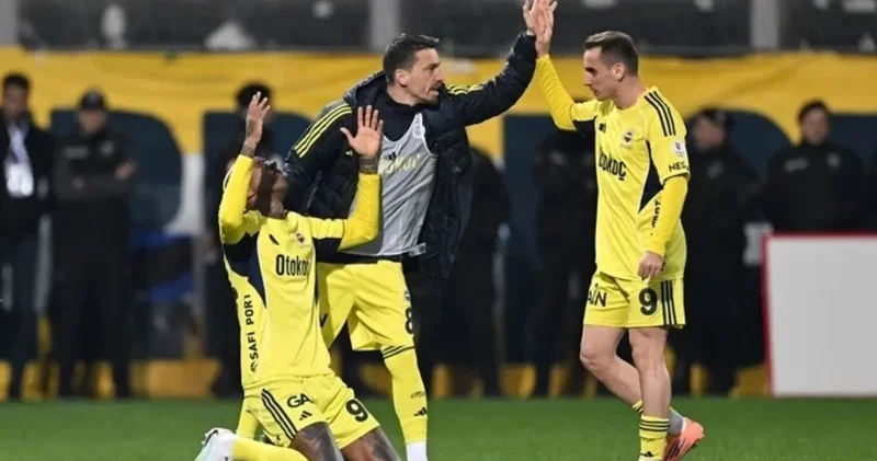 Mert Hakan Yandaş oynamadığı derbide tarihe geçti!