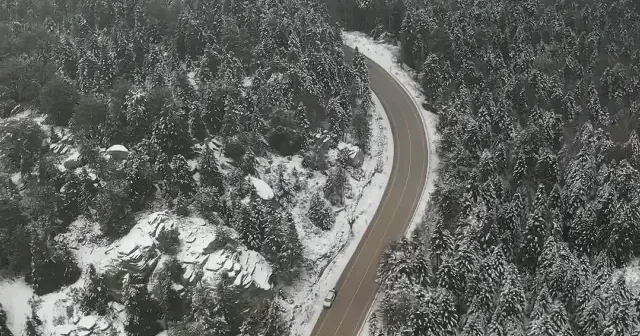 Uludağ’da kar sonrası kıvrımlı yollar kartpostallık görüntüler oluşturdu VİDEO İZLE