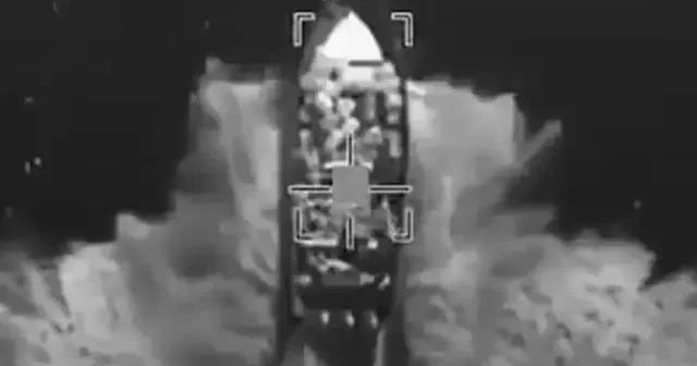 ABD ordusu uyuşturucu taşıdığı iddia edilen bir tekneye daha saldırı düzenledi VİDEO İZLE