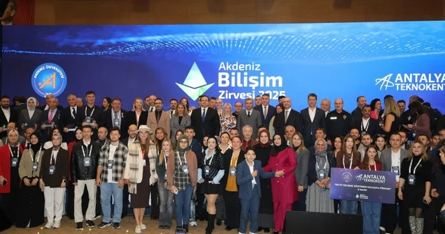 9. Akdeniz Bilişim Zirvesi başladı, geleceğin teknolojisi Antalya da masaya yatırılıyor Antalya Haberleri