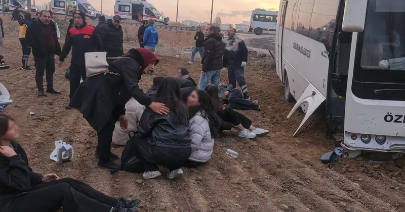 SON DAKİKA Kamyonet ile öğrenci servisi çarpıştı: 17 öğrenci yaralandı!