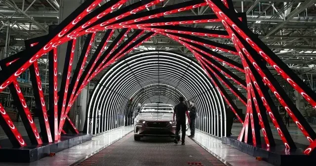 TOGG’un üretim hattı teknolojisiyle öne çıkıyor: Her 3 dakikada bir Türkiye’nin otomobili banttan iniyor VİDEO İZLE