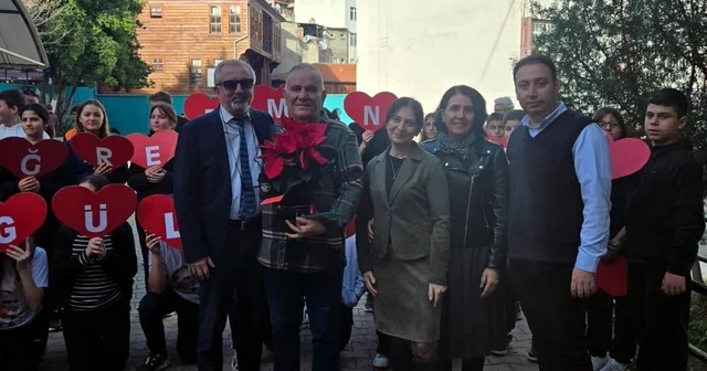 Emekliye ayrılan 38 yıllık öğretmene duygusal veda Tekirdağ Haberleri