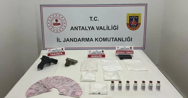 Antalya da jandarmadan 3 eve uyuşturucu baskını Antalya Haberleri