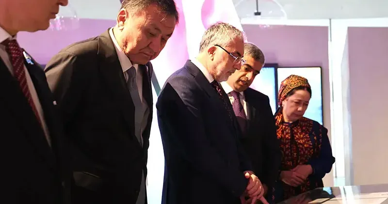 Bakan Işıkhan, Azerbaycan da