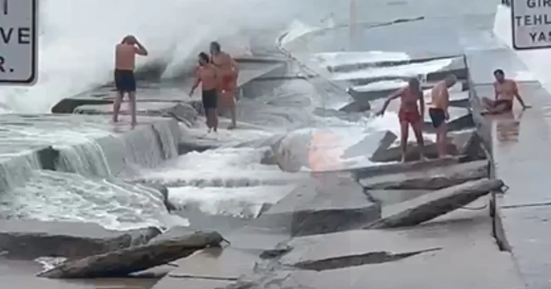 Caddebostan’da lodosta yüzmeye çalıştılar! Dalgalar kıyıya vurunca bacakları kırıldı Sözcü Gazetesi