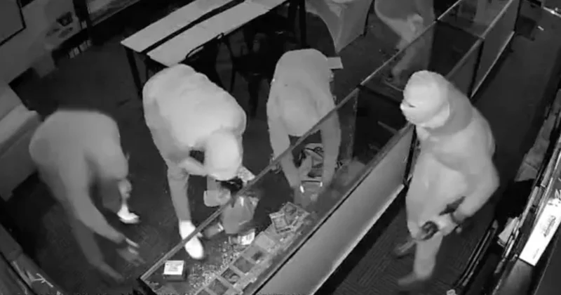 3 dakikada 13 milyon TL lik vurgun: Çaldıkları ise kimsenin aklına gelmez Sözcü Gazetesi