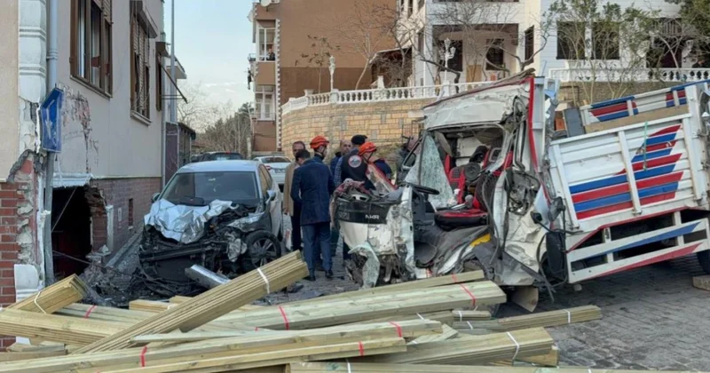 Beykoz kamyon eve çarptı: 2 ölü