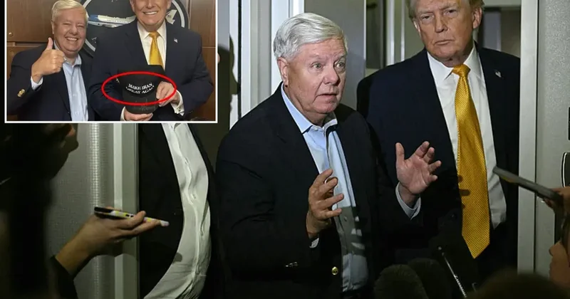 Trump ın elindeki şapkada yer alan yazı ABD de bir numaralı gündem oldu