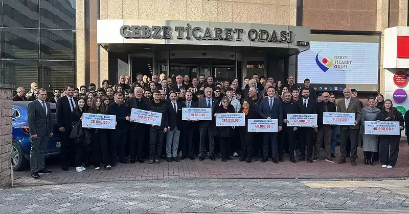 Proje yarışmasında dereceye giren meslek lisesi öğrencileri ödüllerini törenle aldı